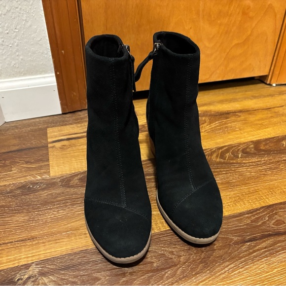 TOMS Black Boots | size 7.5 | Exceptional Condition - Picture 2 of 4